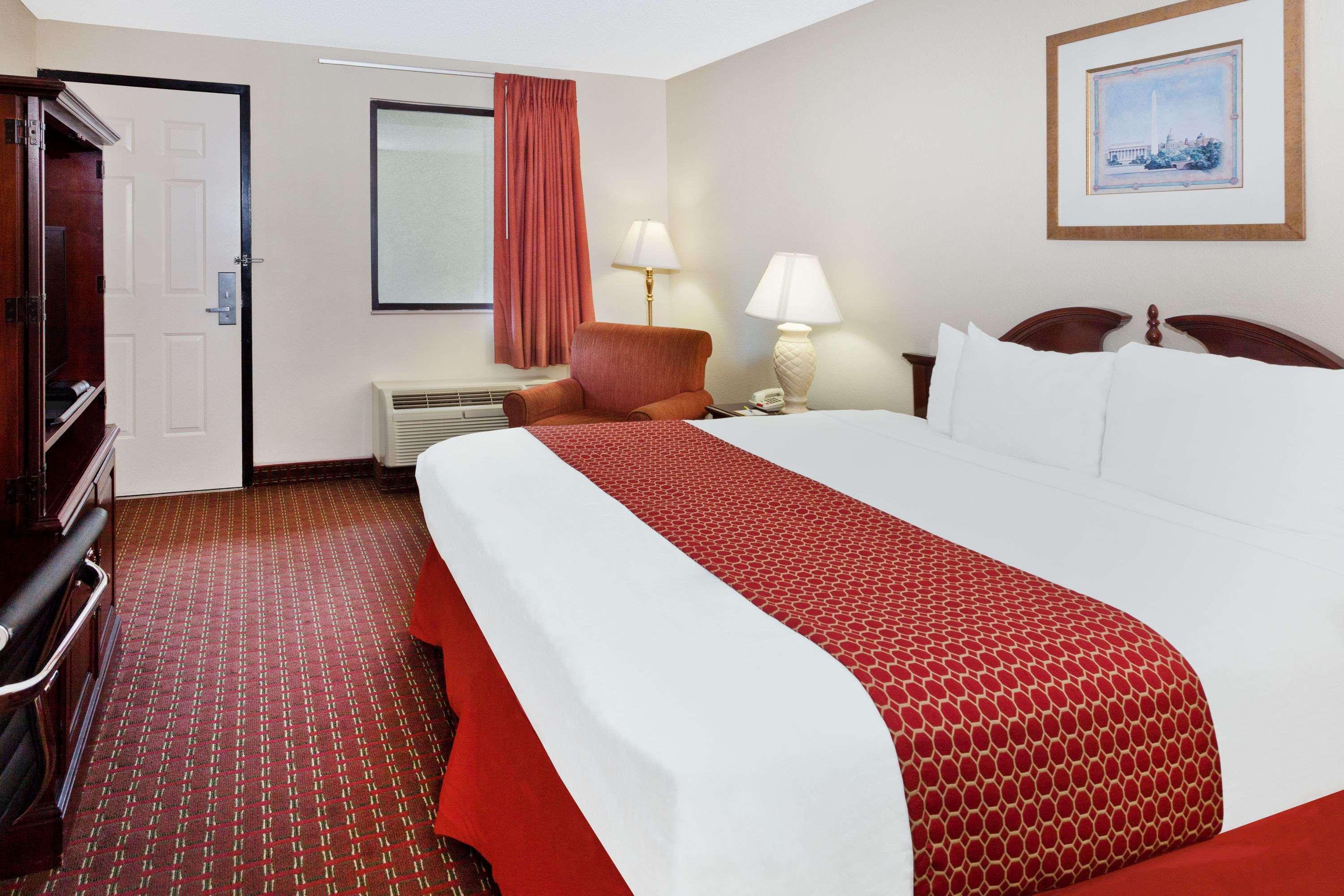 Hotel Bo, A Days Inn By Wyndham Chattanooga Downtown Екстер'єр фото