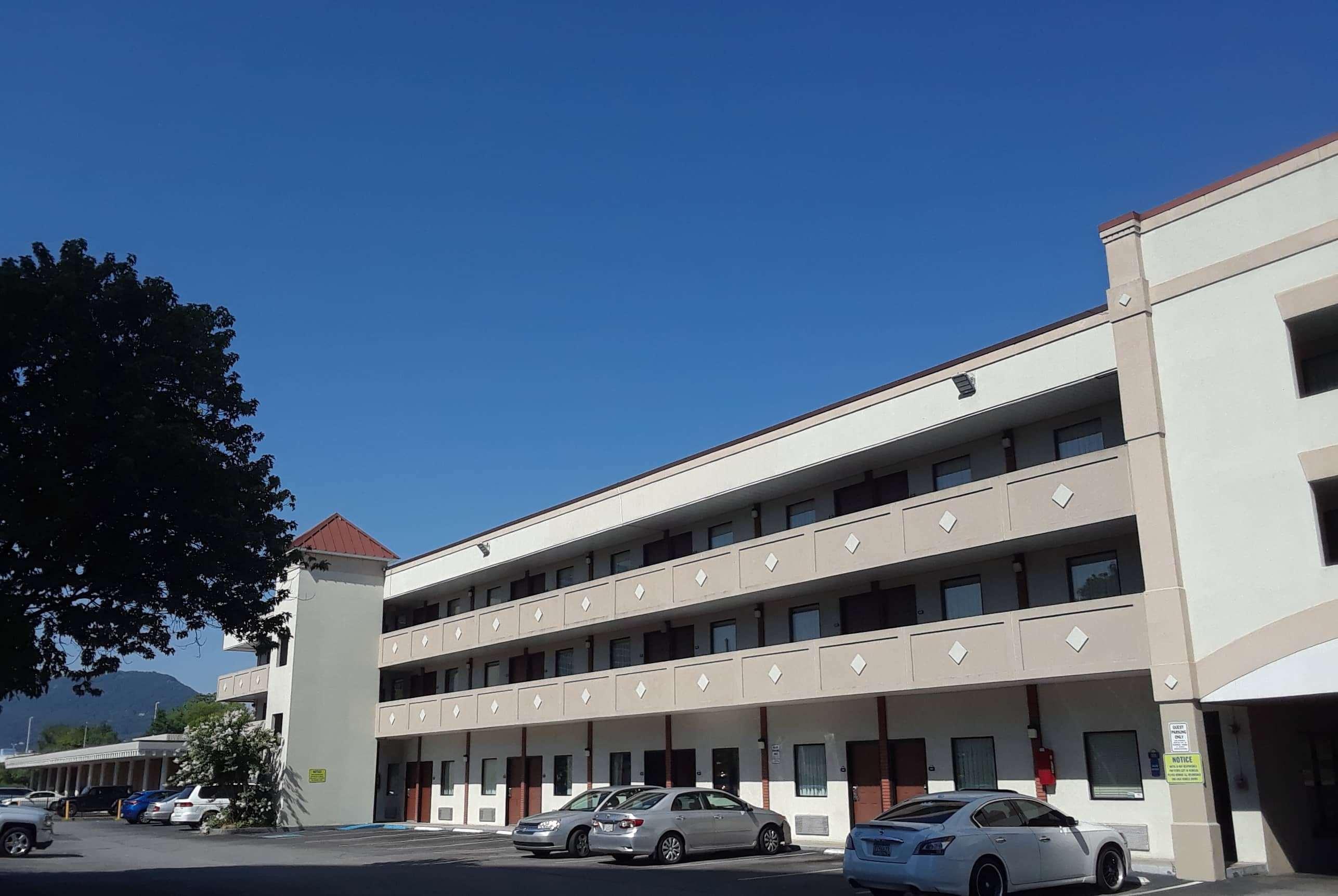 Hotel Bo, A Days Inn By Wyndham Chattanooga Downtown Екстер'єр фото