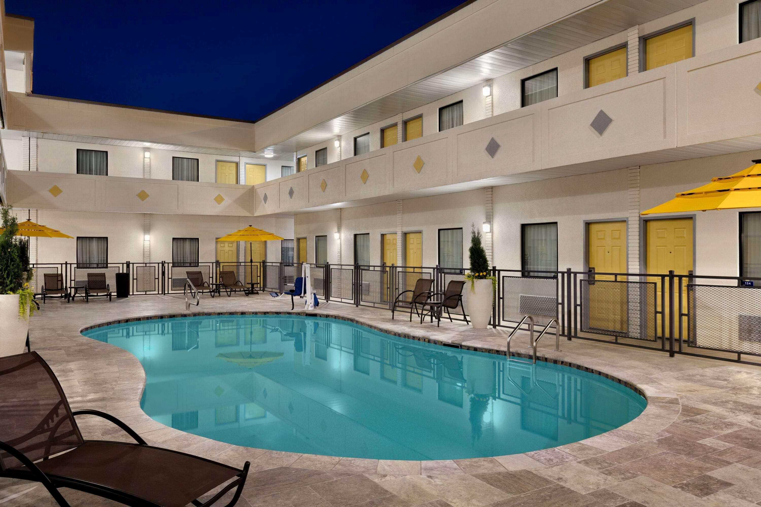 Hotel Bo, A Days Inn By Wyndham Chattanooga Downtown Екстер'єр фото