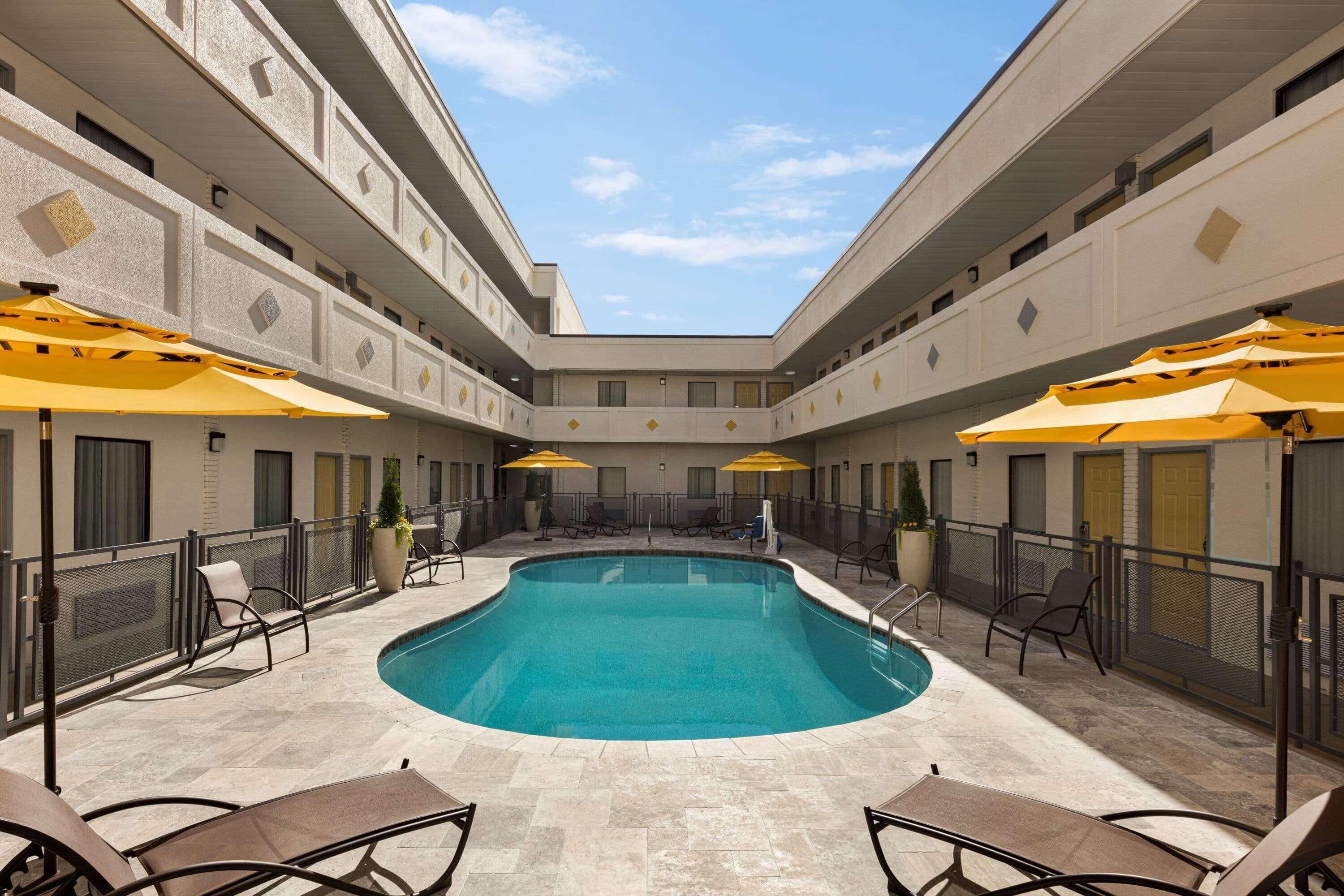 Hotel Bo, A Days Inn By Wyndham Chattanooga Downtown Екстер'єр фото